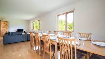 客室内のダイニングエリア / 32