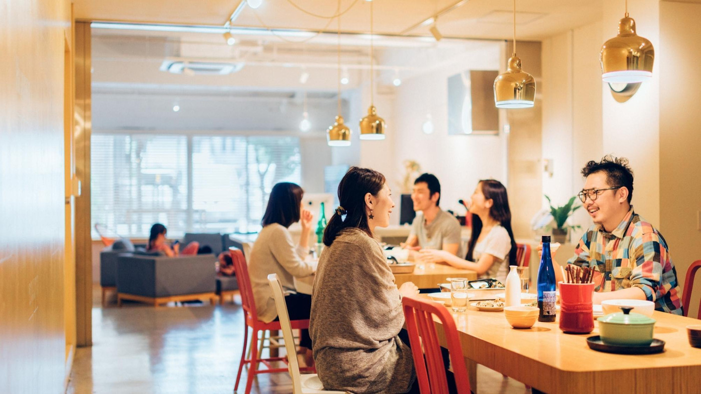 旅に寄り添う「カフェ&バー」は、何かと便利!3481642