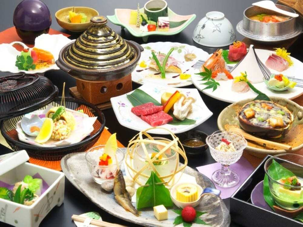 約二千坪もの日本庭園の中にある宿で、湯めぐりもサウナも岩盤浴も贅沢に堪能4021241