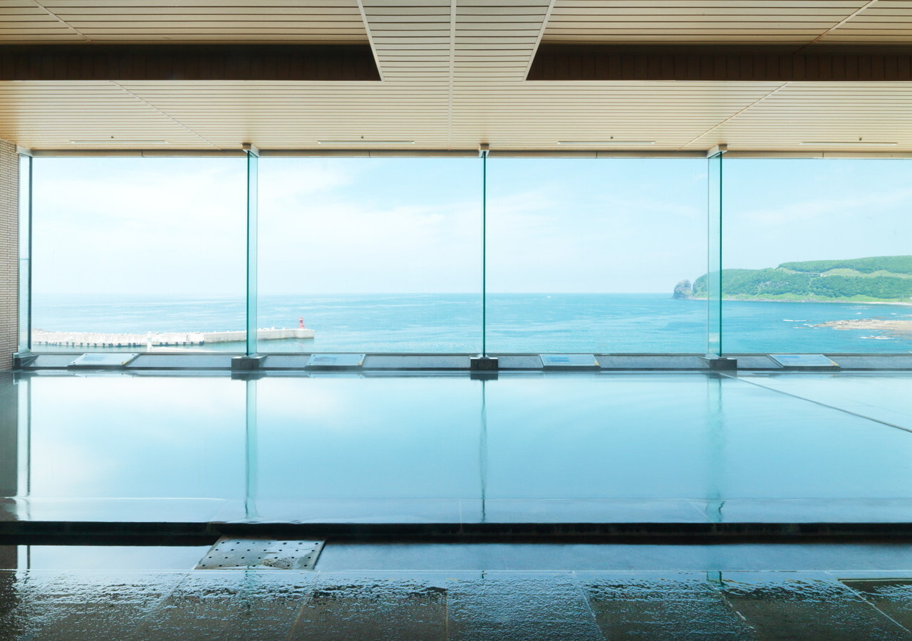 たくさん遊んで疲れたら、ウトロ温泉の温泉宿に泊まってまったり。3387261