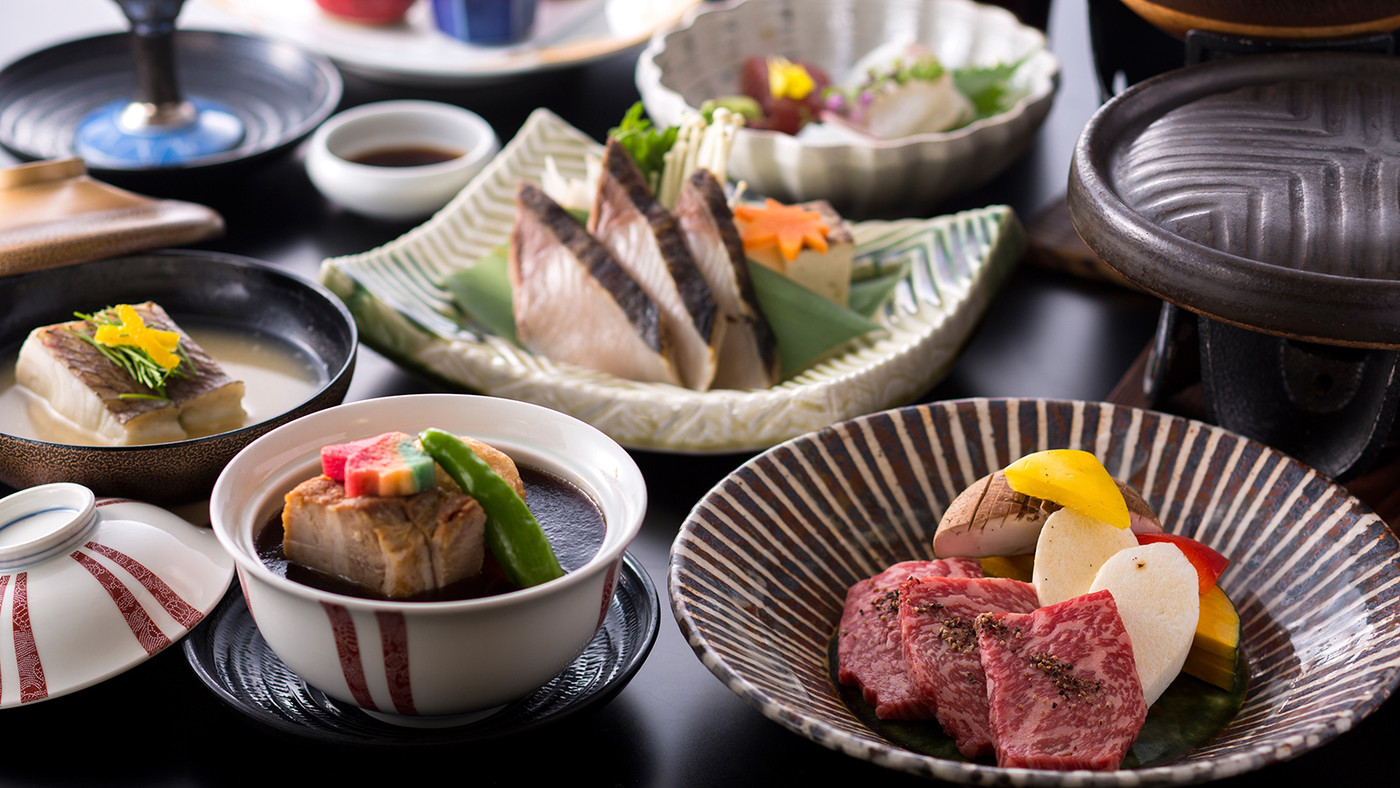 温泉露天風呂で極上の癒やしタイム♪香川ならではの食事も楽しんで。4025606