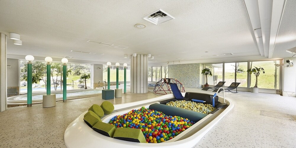 屋内 / 屋外プール