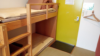 4人部屋 共用バスルーム (チェックイン午後10時まで)