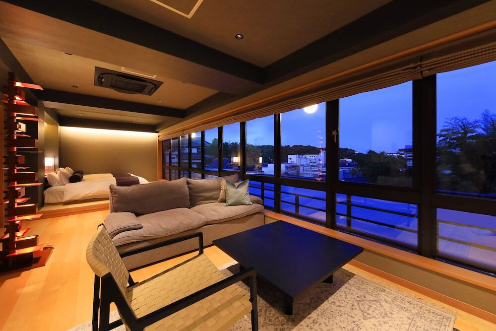 成田山新勝寺から徒歩約2分。まるで泊まれる歌舞伎美術館4249549