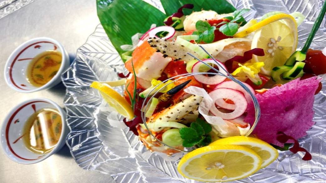 新鮮魚介がたっぷり！
会席料理を部屋食で / 5