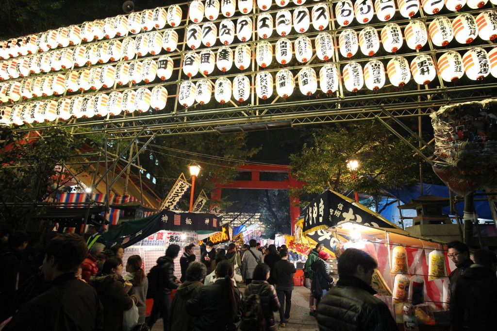 11月は酉の市に行こう☆関東三大酉の市のひとつ・新宿「花園神社」で縁起熊手を！ | icotto（イコット）