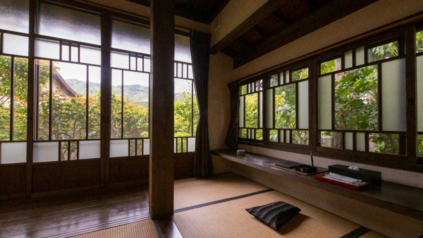 由布岳ビュー「松葉」和室メゾネット　リビング①