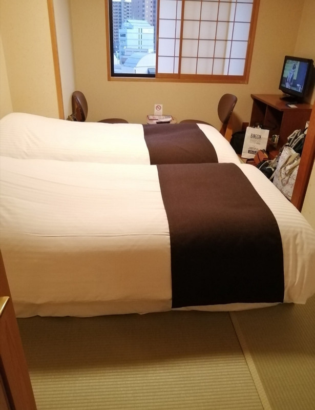 畳の上にベッド