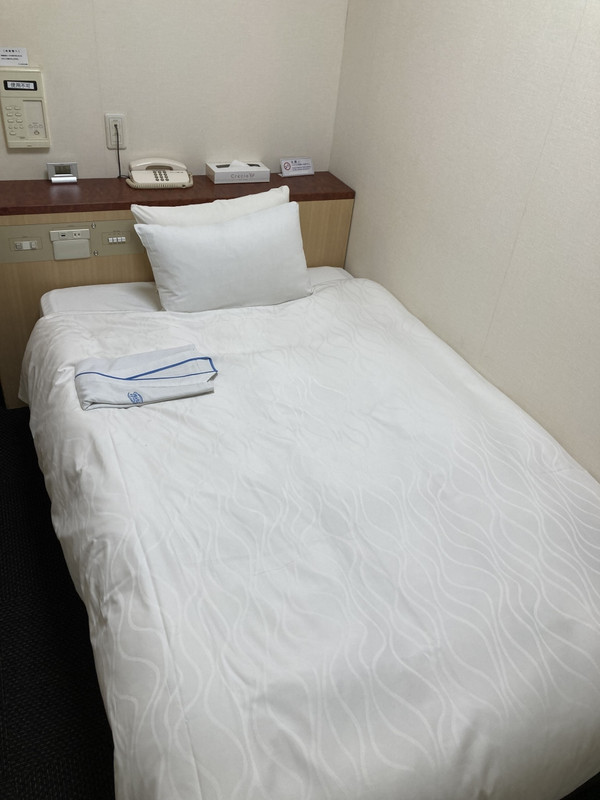 普通のシングルベッド