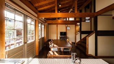 客室内のダイニングエリア / 24