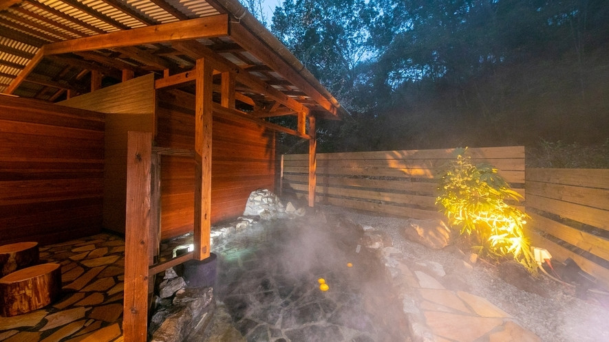 貸切露天風呂で家族だけの時間を過ごせる4036723