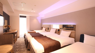 スーペリア トリプルルーム+ソファーベッド (洗い場つきバスルーム、トイレ仕切り)