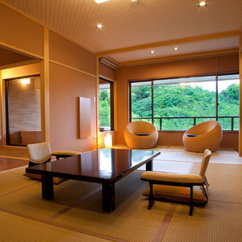 和洋折衷！創作風会席でいただく伊勢海老3390279