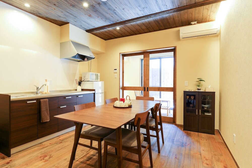 客室内のダイニングエリア