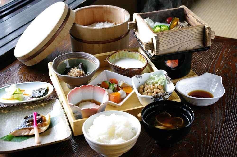 1. 駅から徒歩1分。女心をつかむ和モダンな宿「HATAGO井仙（いせん）」3480456