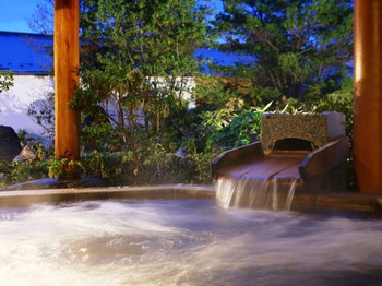 Refresh yourself in a room with an open-air bath! Enjoy some time together3472195