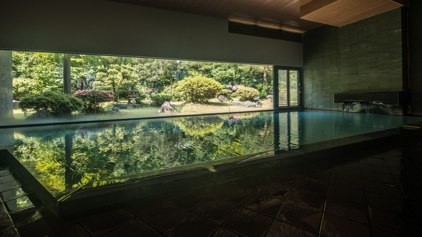 ファミリーバイキングで幸せな食事時間♪モダンなデザイナーズ旅館4058094