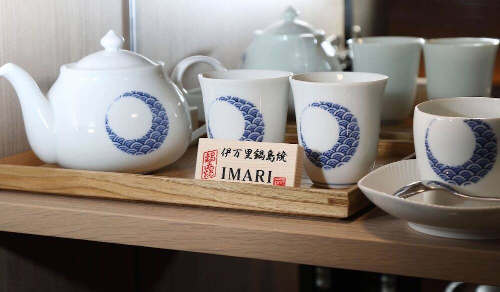 伊万里焼の茶器と福岡の八女茶 / 1