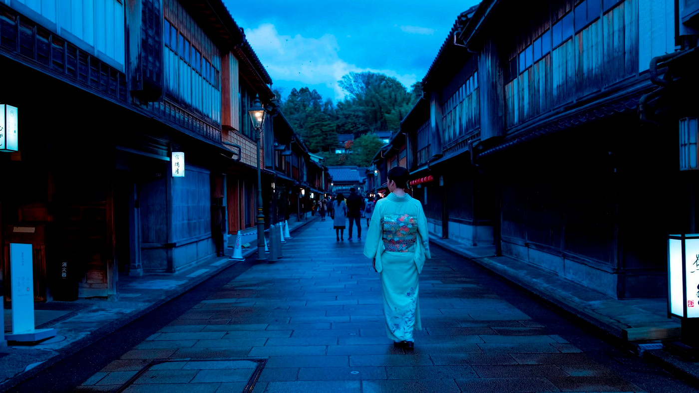 雨が引き立てる金沢の情緒3676721
