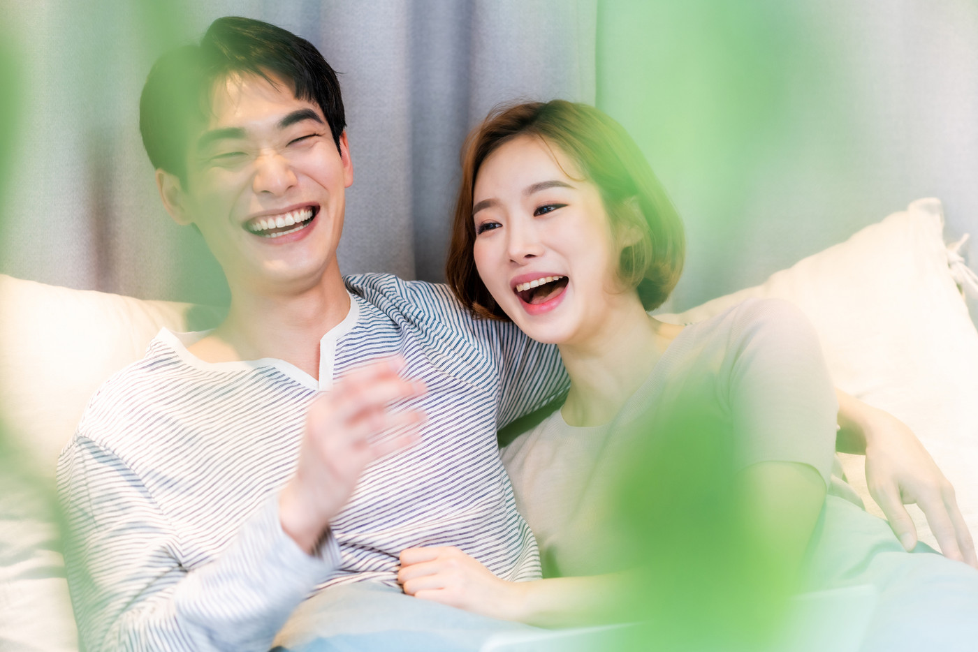 침실 부부 신혼 연인 젊은남녀