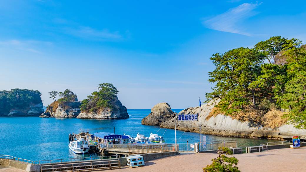 遊覧船に乗って
「青の洞くつ」へ / 1