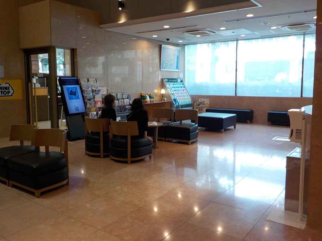 ホテルのロビーです。ウェルカムコーヒーもあります。