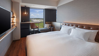 スタンダード ダブルルーム キングベッド 1 台 禁煙 エアポートビュー (2名利用)