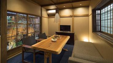 客室内のダイニングエリア / 8