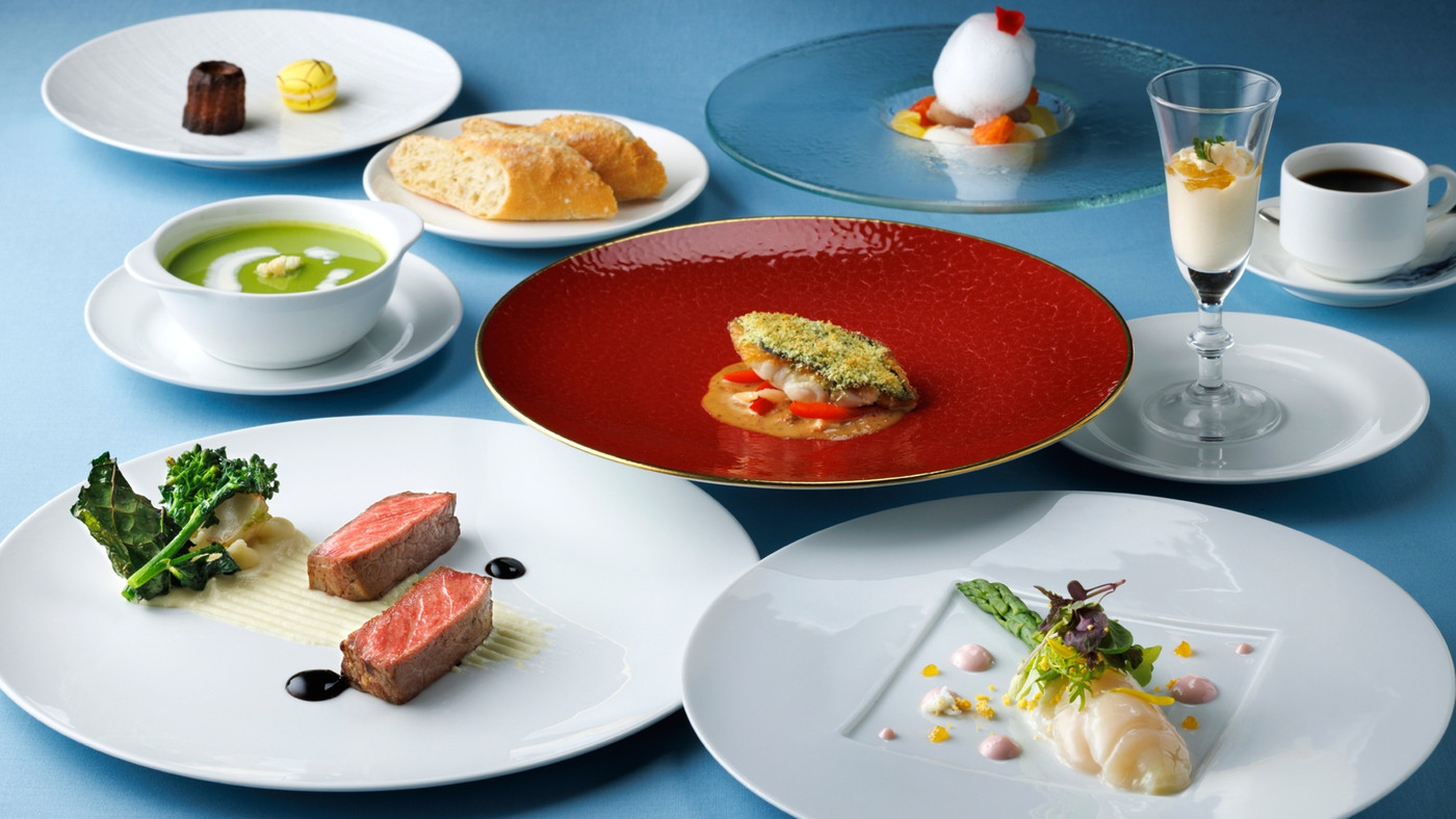 芦ノ湖を間近に本格フレンチに舌鼓♪バカンス気分にひたれるホテル3657273