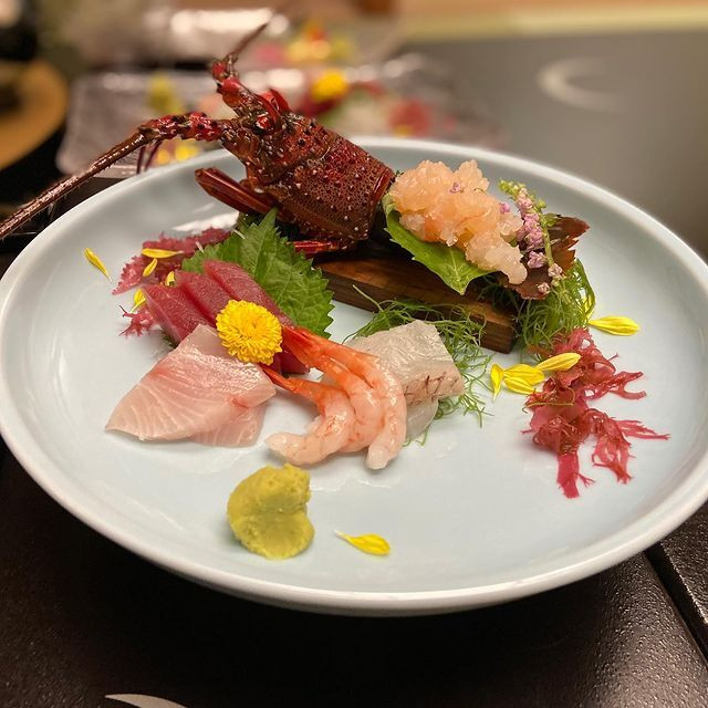 伊勢海老やお刺身は新鮮でプリプリ