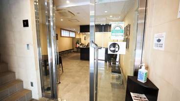 施設の入り口 / 19