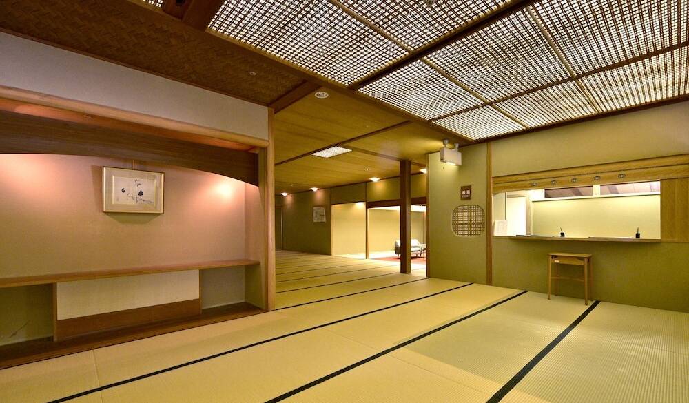 格式ある日本旅館に
チェックイン / 4