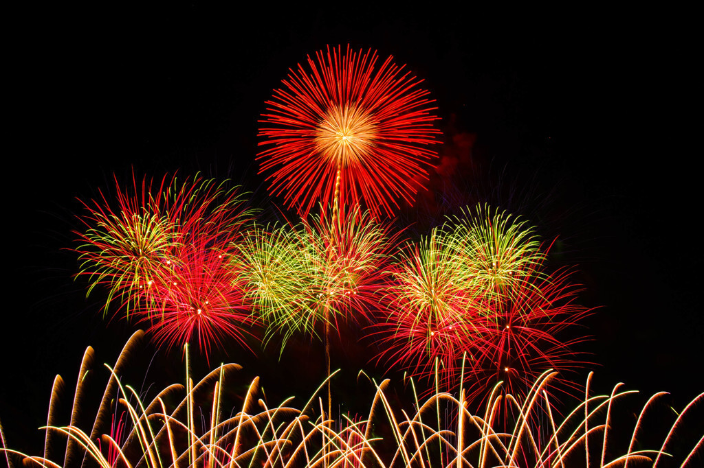 開催月：4月第2土曜／会場：トロピカルビーチ（宜野湾海浜公園）／ 花火打ち上げ時間：約1時間（1万発）4088101