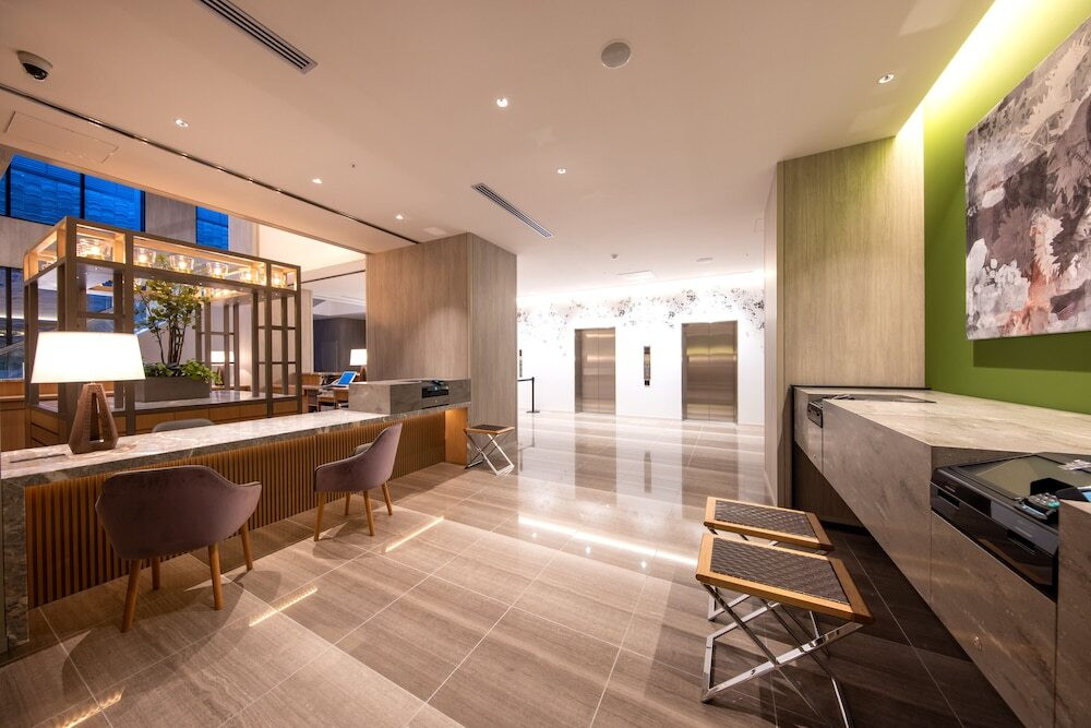 チェックイン / チェックアウト キオスク