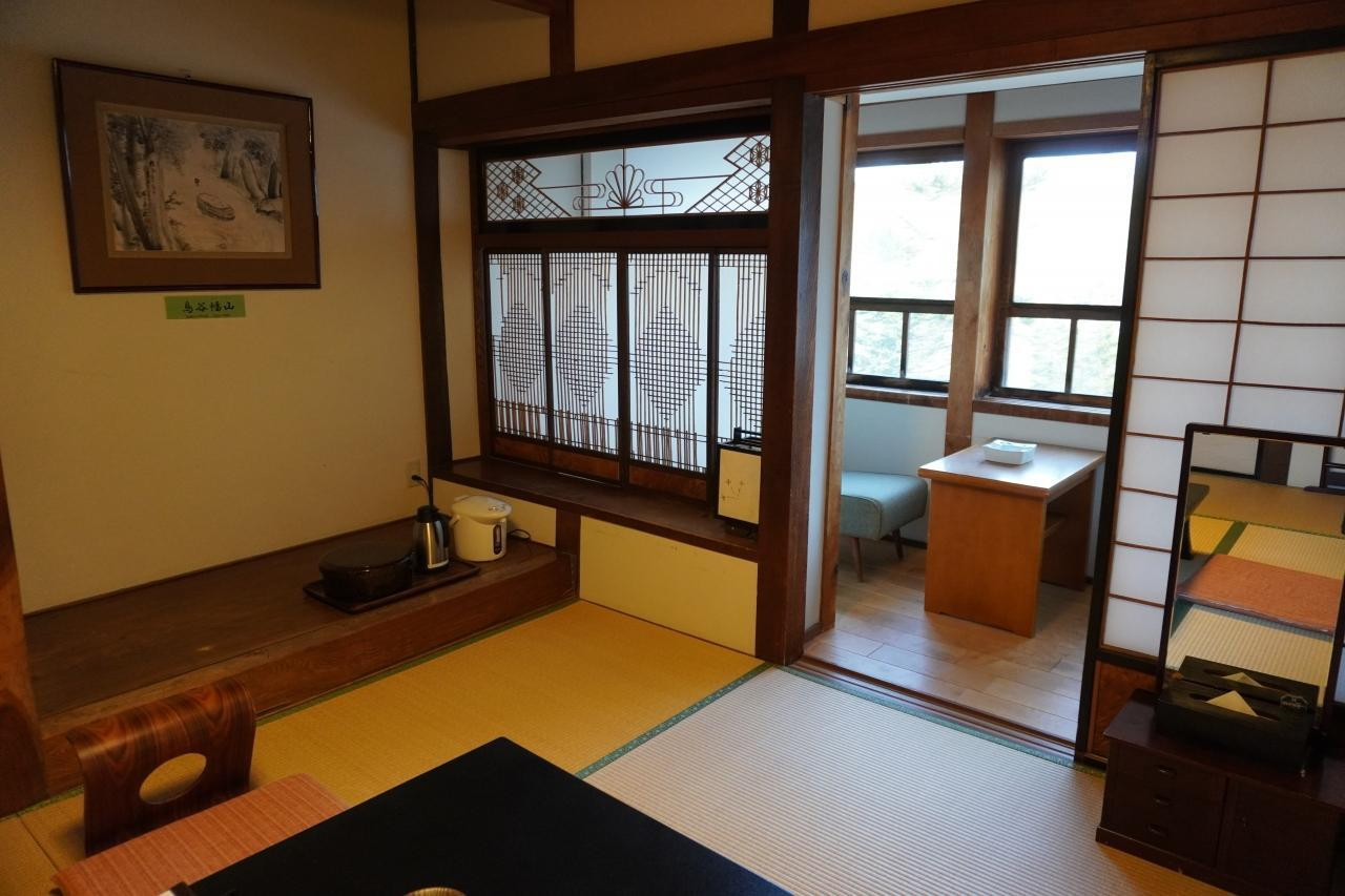 歴史を感じる和の趣とモダンが調和する心地よい室内3701857