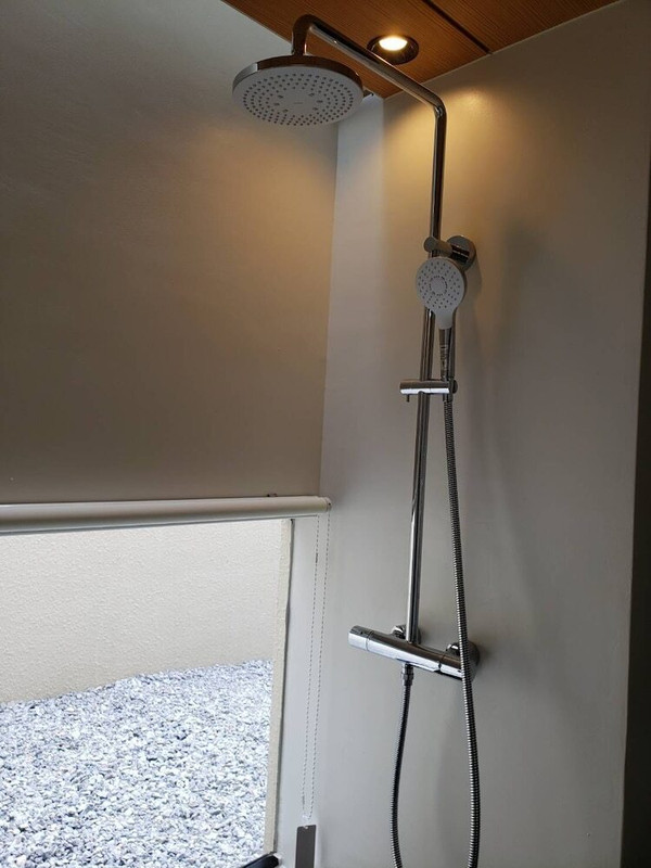 バスルームのシャワー