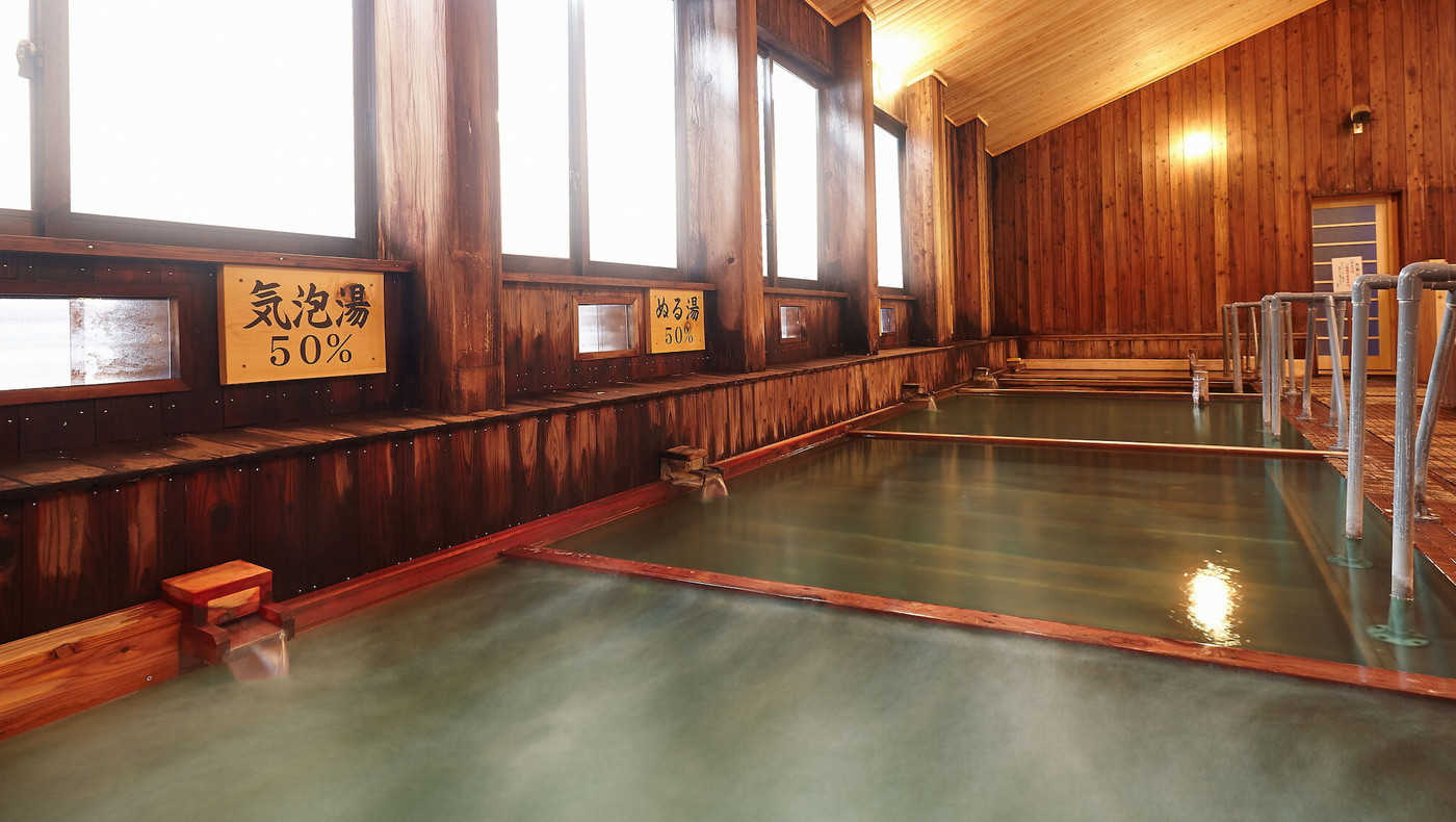 希少な強酸性で、ラジウム含有。「ぬる湯」も岩盤浴も楽しめる！3526616