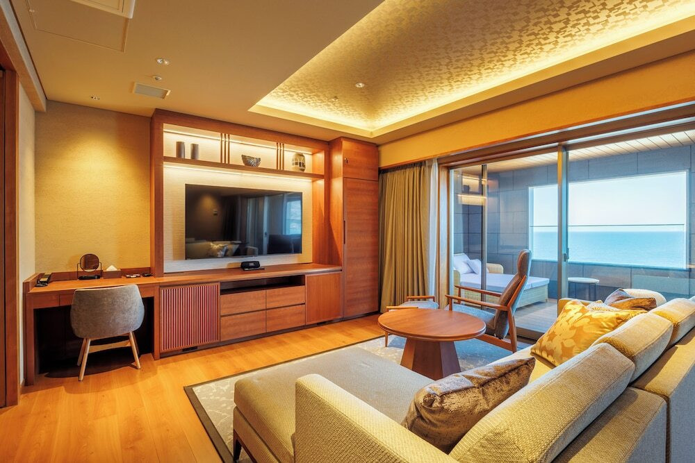 温泉露天風呂付き プレミアムスイートルーム リビング