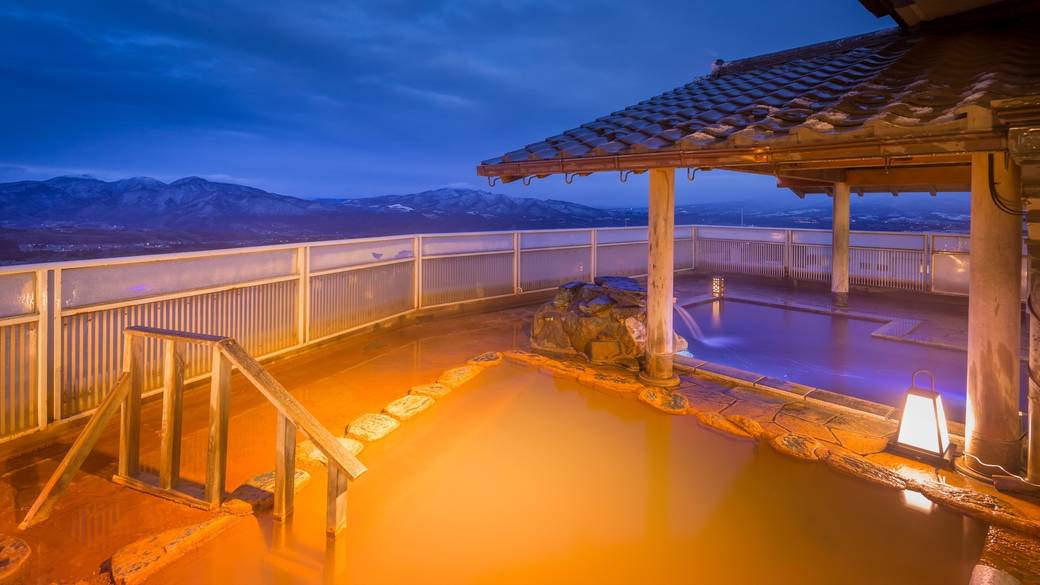 朝の大浴場で
雄大な絶景を楽しむ / 2