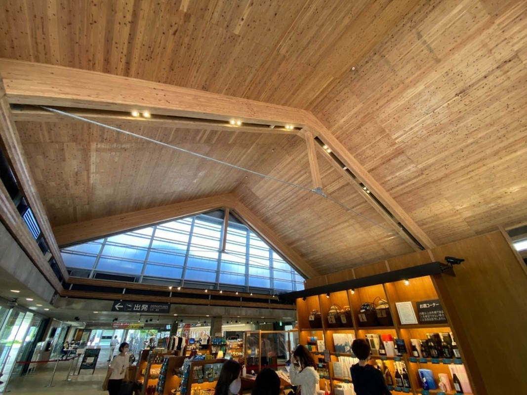 スタイリッシュな建築の「下地島空港」 / 1