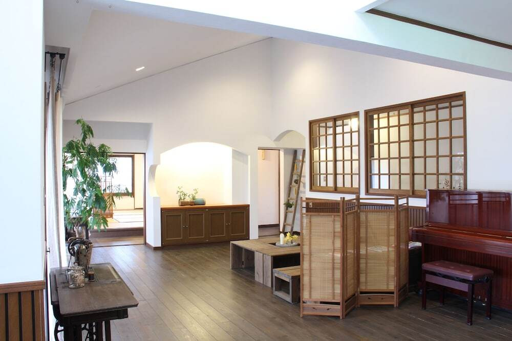 ロビーラウンジ