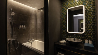 スーペリアルーム：キングサイズベッド1台、バスタブ、禁煙