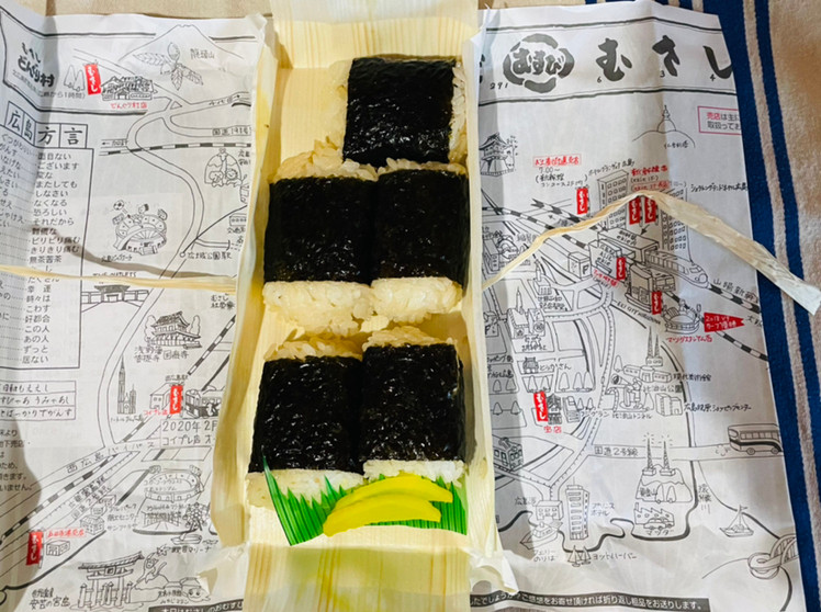 「むすびむさし 新幹線店」 料理 143158849 俵むすび