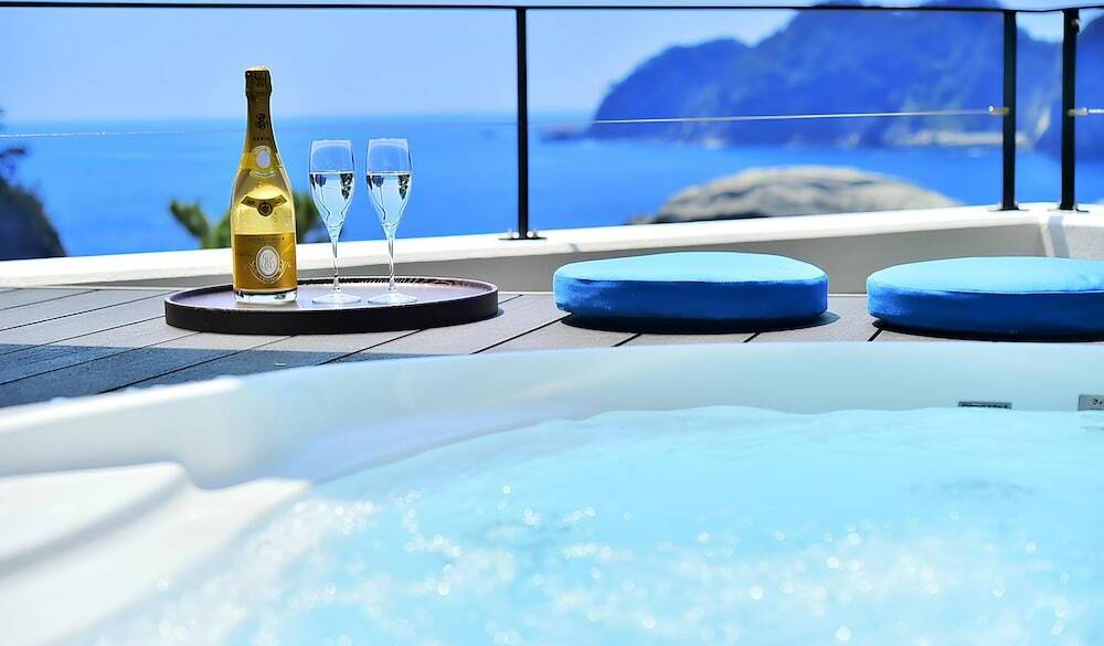 リゾート気分に浸れる
貸切ジャグジーも◎ / 3