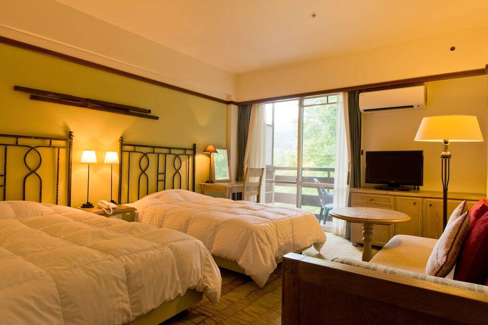 天候や季節を気にせず彼と一緒にプール遊び!4253712