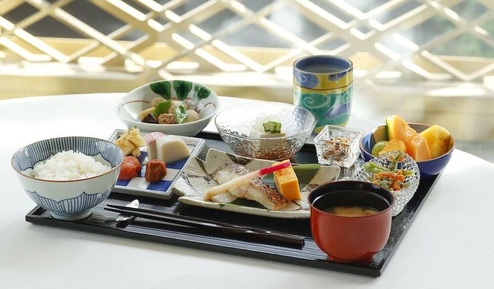 朝から心満ちる
絶品の和洋朝食 / 2