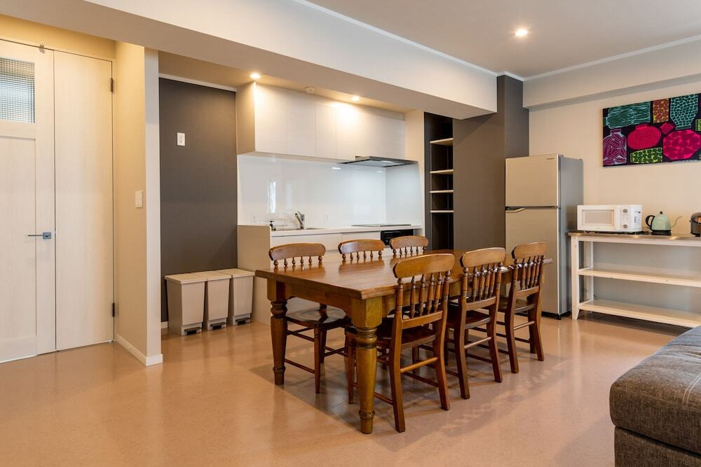 客室内のダイニングエリア