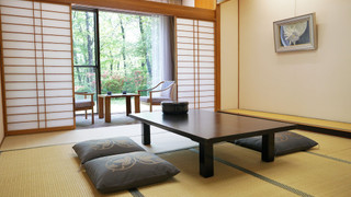 和室10畳 共用バスルーム(2名以上のご利用となります)