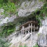 これは命がけの参拝！鳥取・三徳山三沸寺の投入堂がすごい！