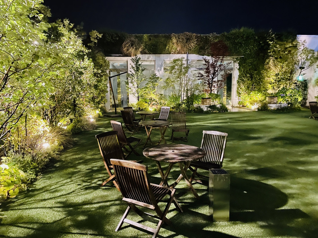 ライトアップしたガーデン